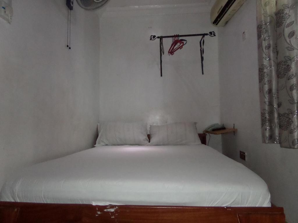 Ben Auto Hotel Lagos Exterior photo