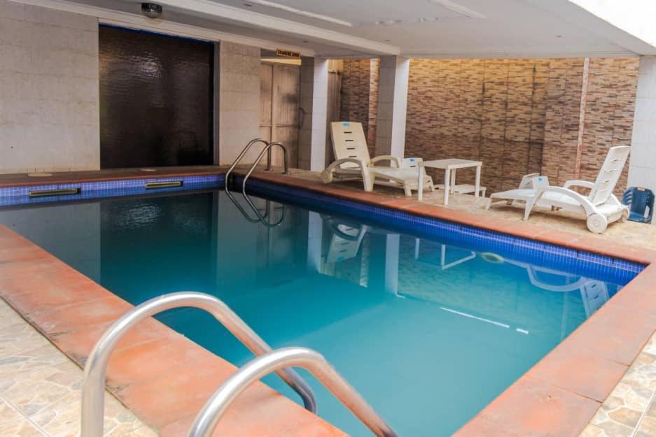 Ben Auto Hotel Lagos Exterior photo