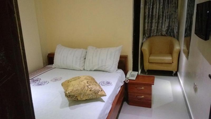 Ben Auto Hotel Lagos Exterior photo