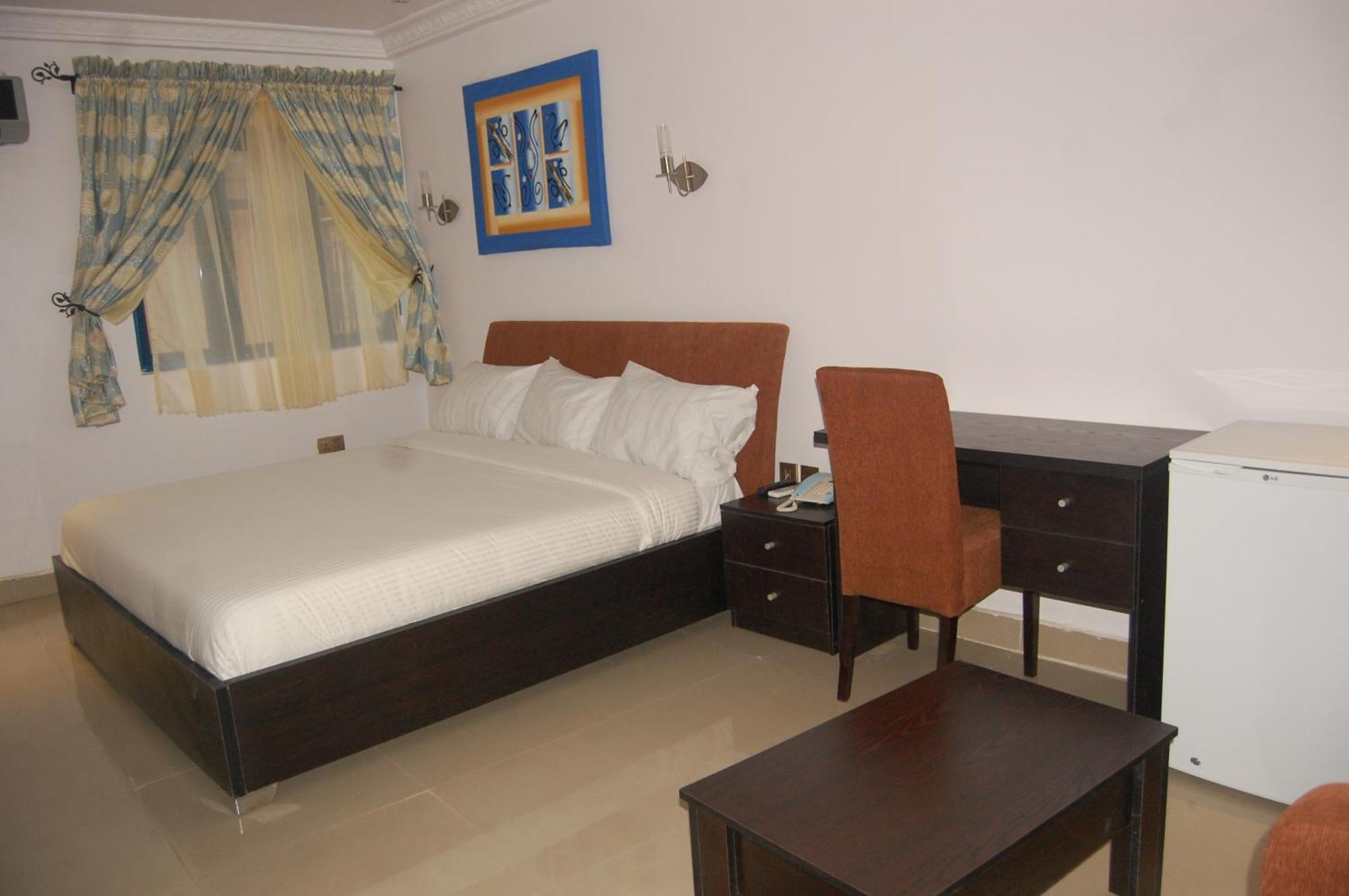 Ben Auto Hotel Lagos Exterior photo