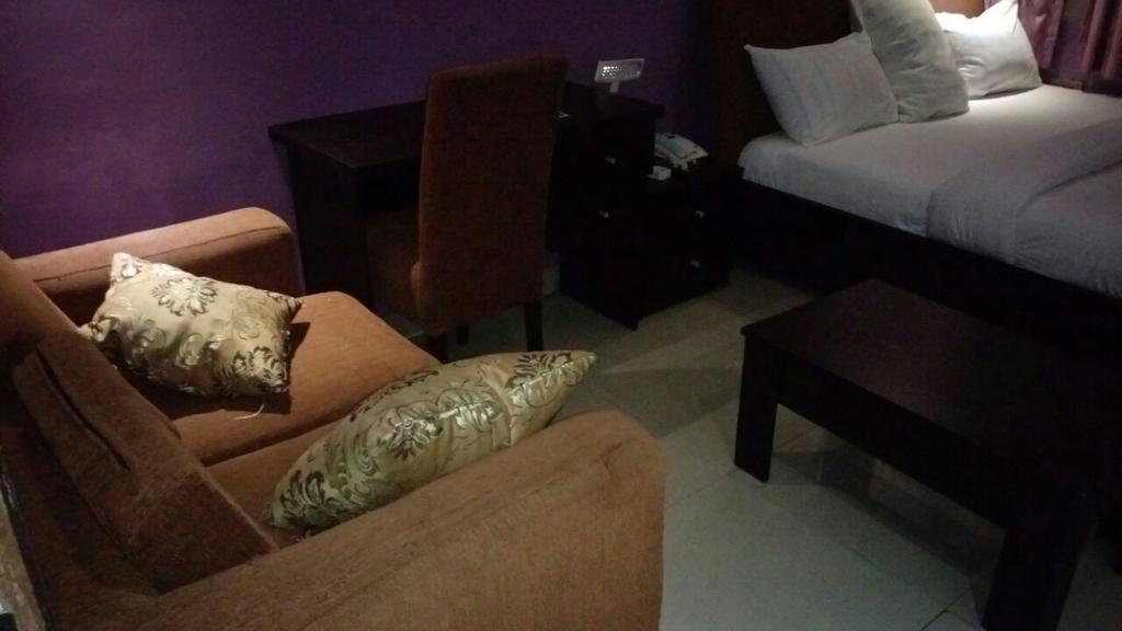 Ben Auto Hotel Lagos Exterior photo
