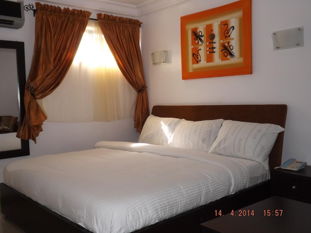 Ben Auto Hotel Lagos Room photo