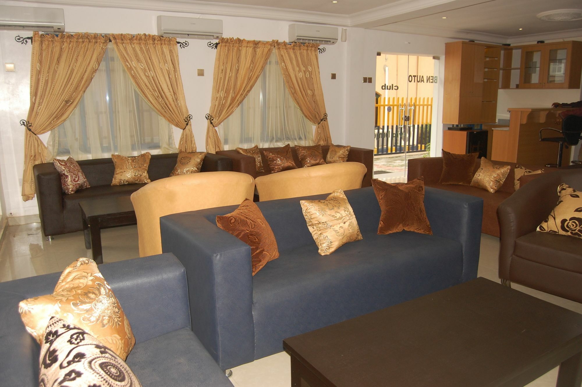 Ben Auto Hotel Lagos Exterior photo
