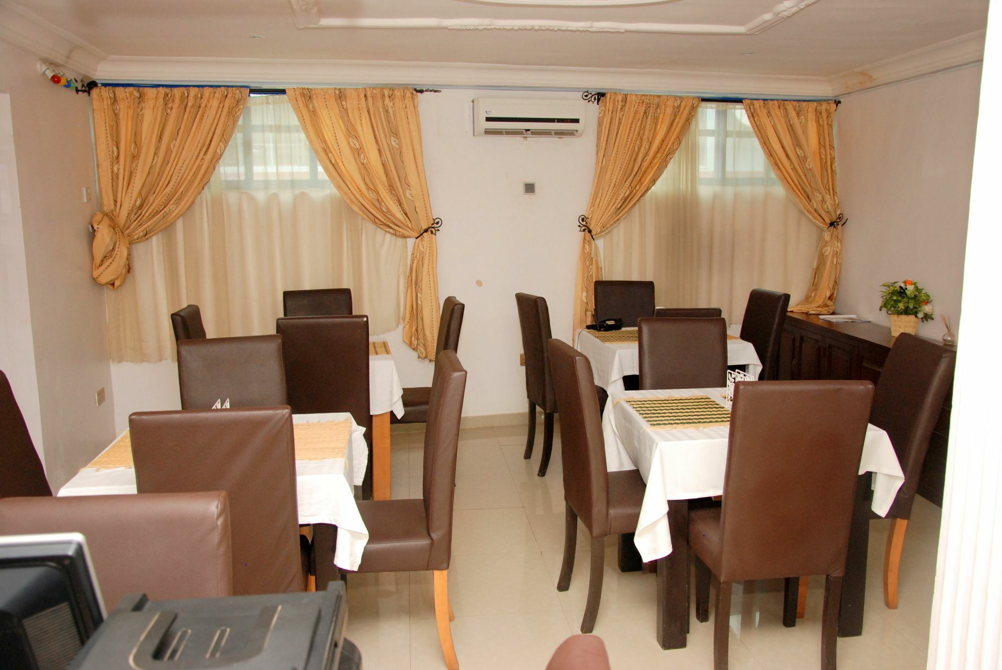 Ben Auto Hotel Lagos Exterior photo