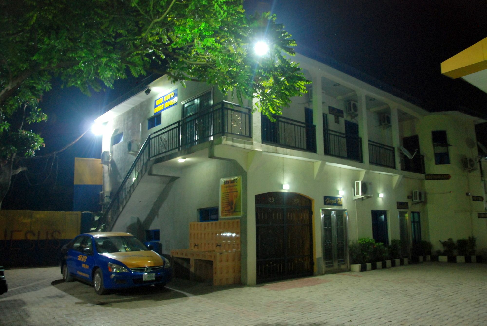Ben Auto Hotel Lagos Exterior photo