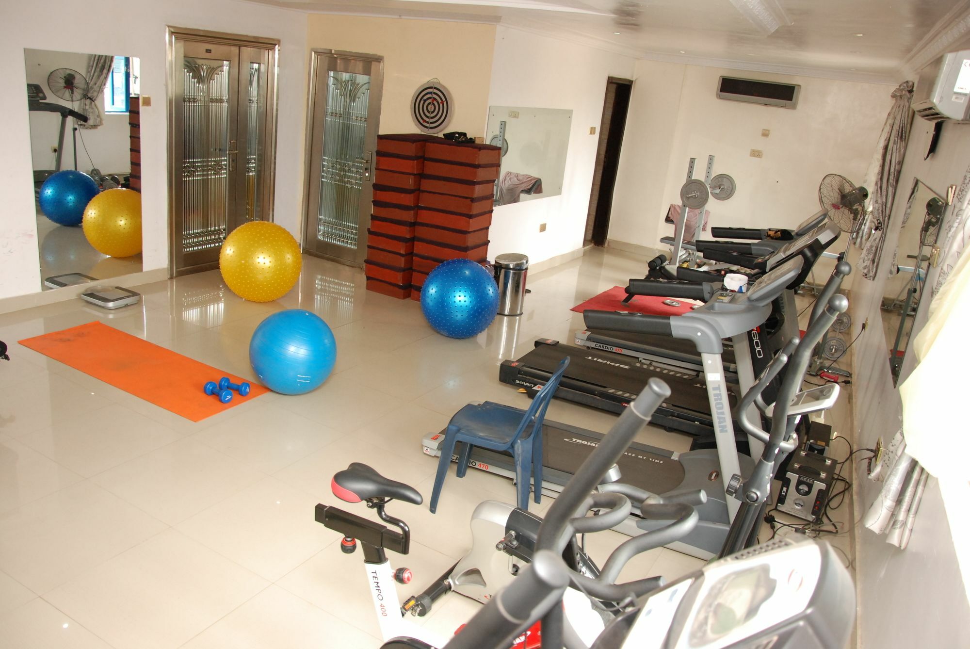 Ben Auto Hotel Lagos Exterior photo